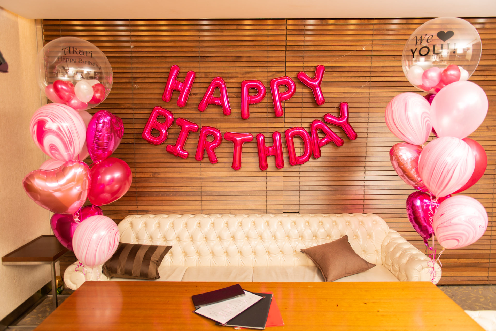 飲食店でバースデーパーティー装飾