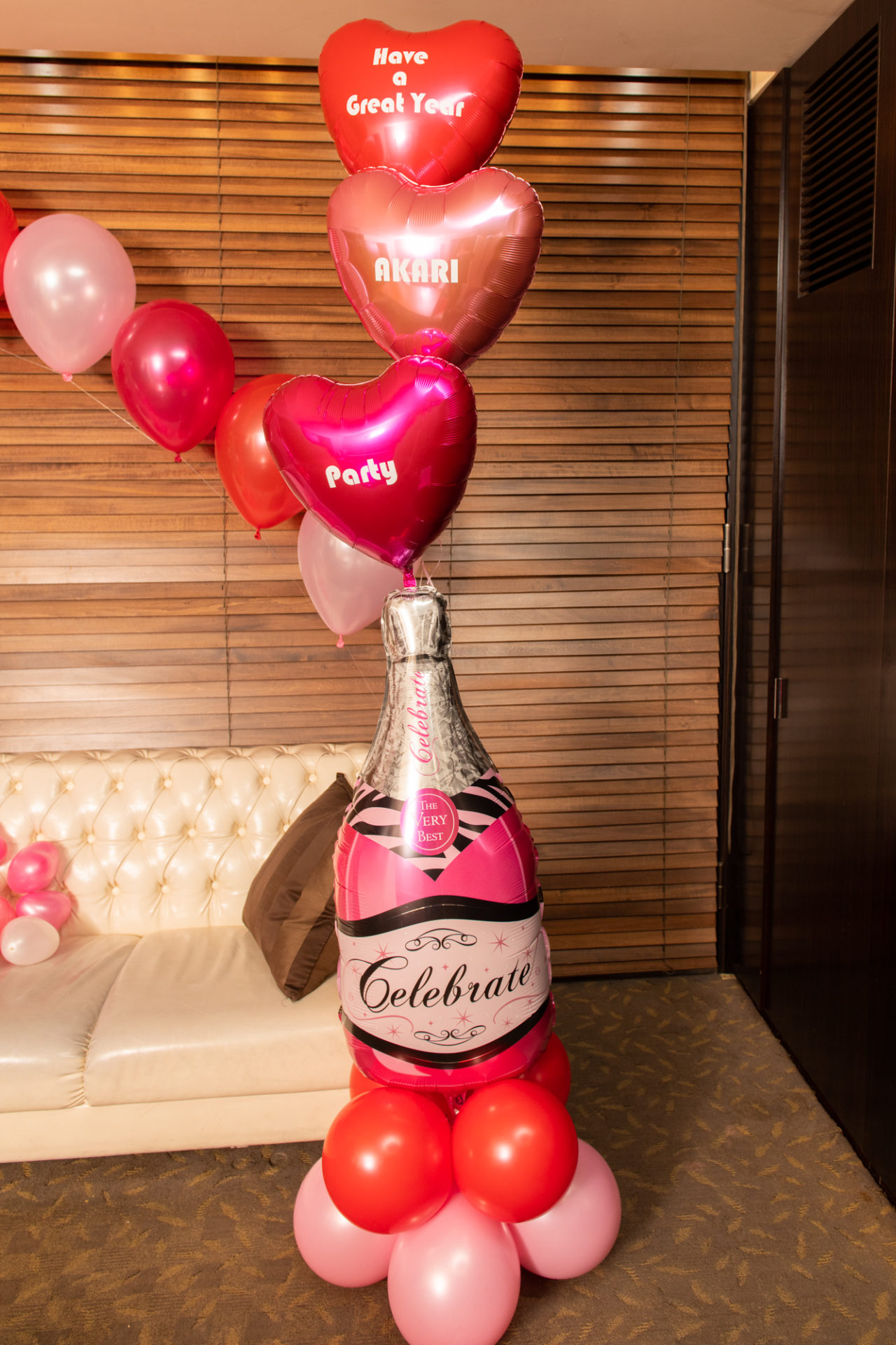 シャンパンバルーンのバースデーパーティー装飾