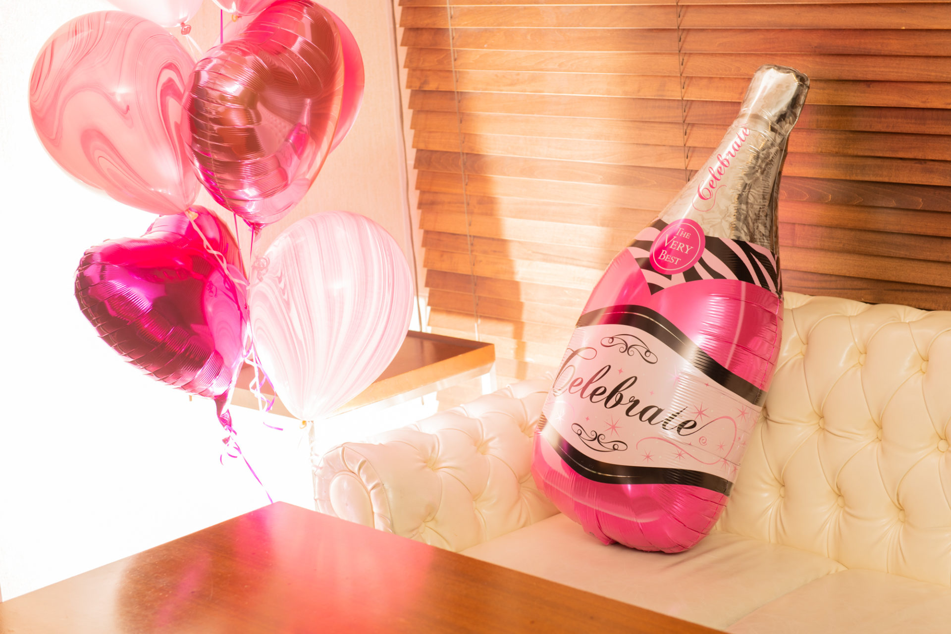 飲食店で女子会パーティー