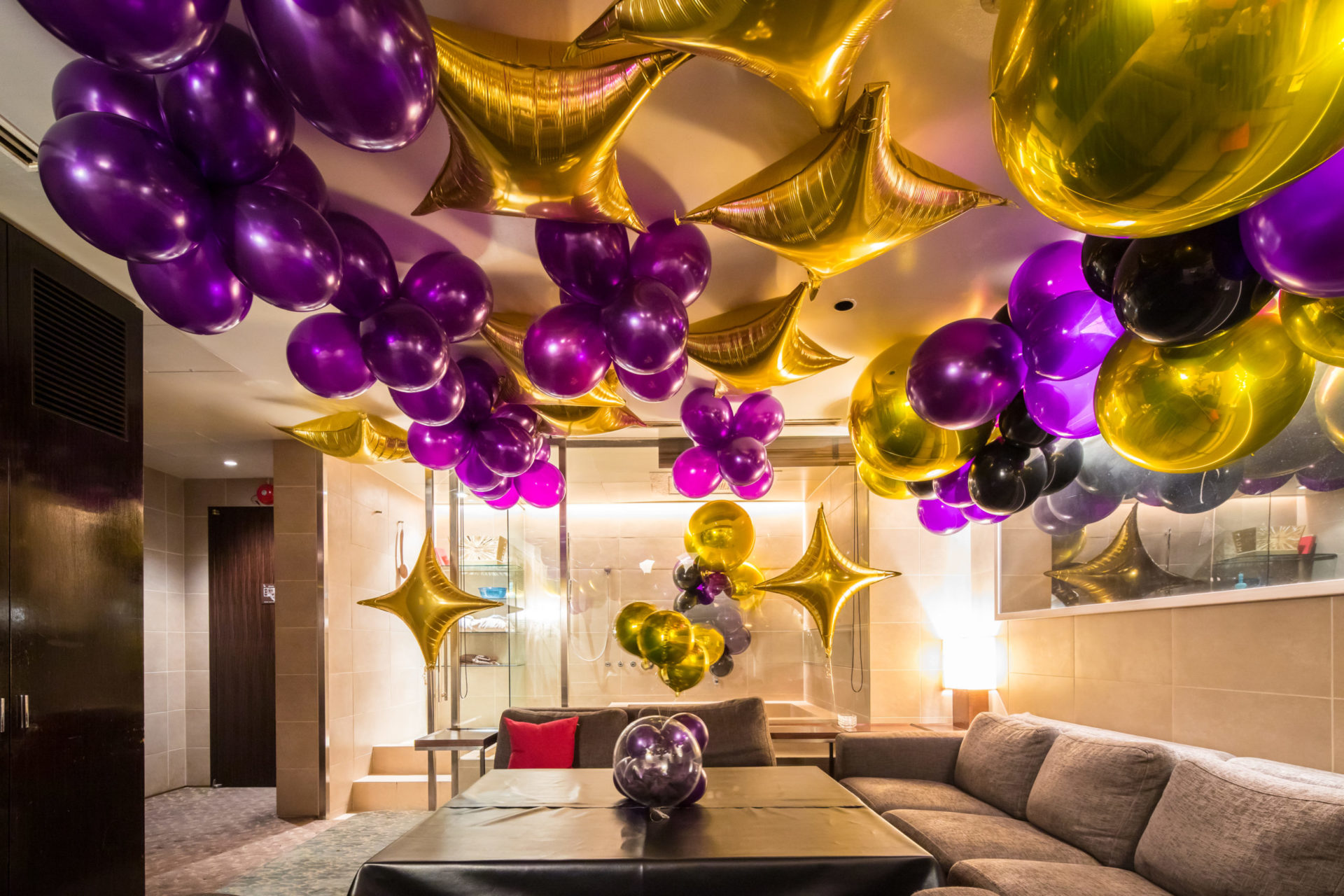 飲食店の個室部屋でハロウィン装飾