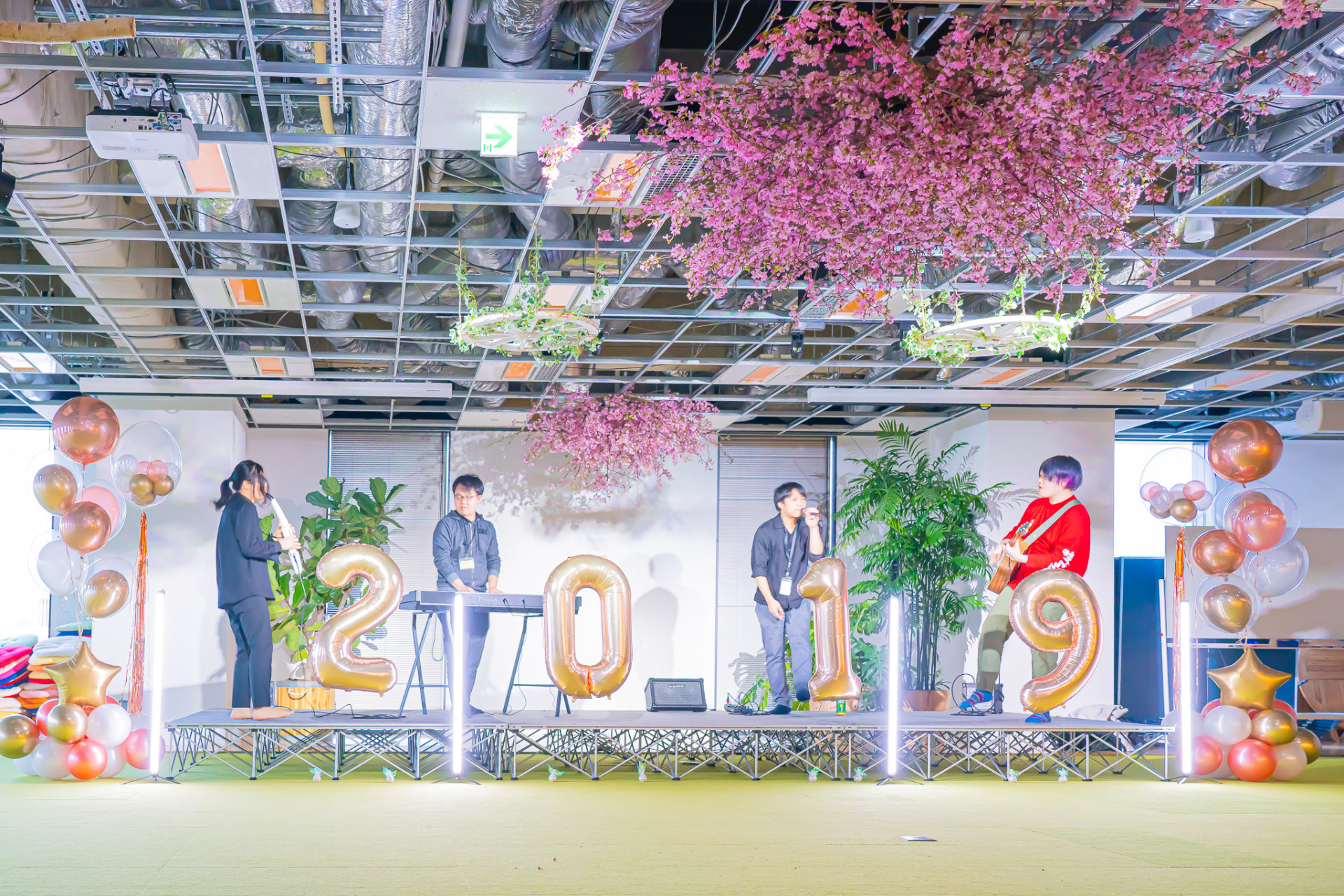 法人イベントのステージ周り装飾