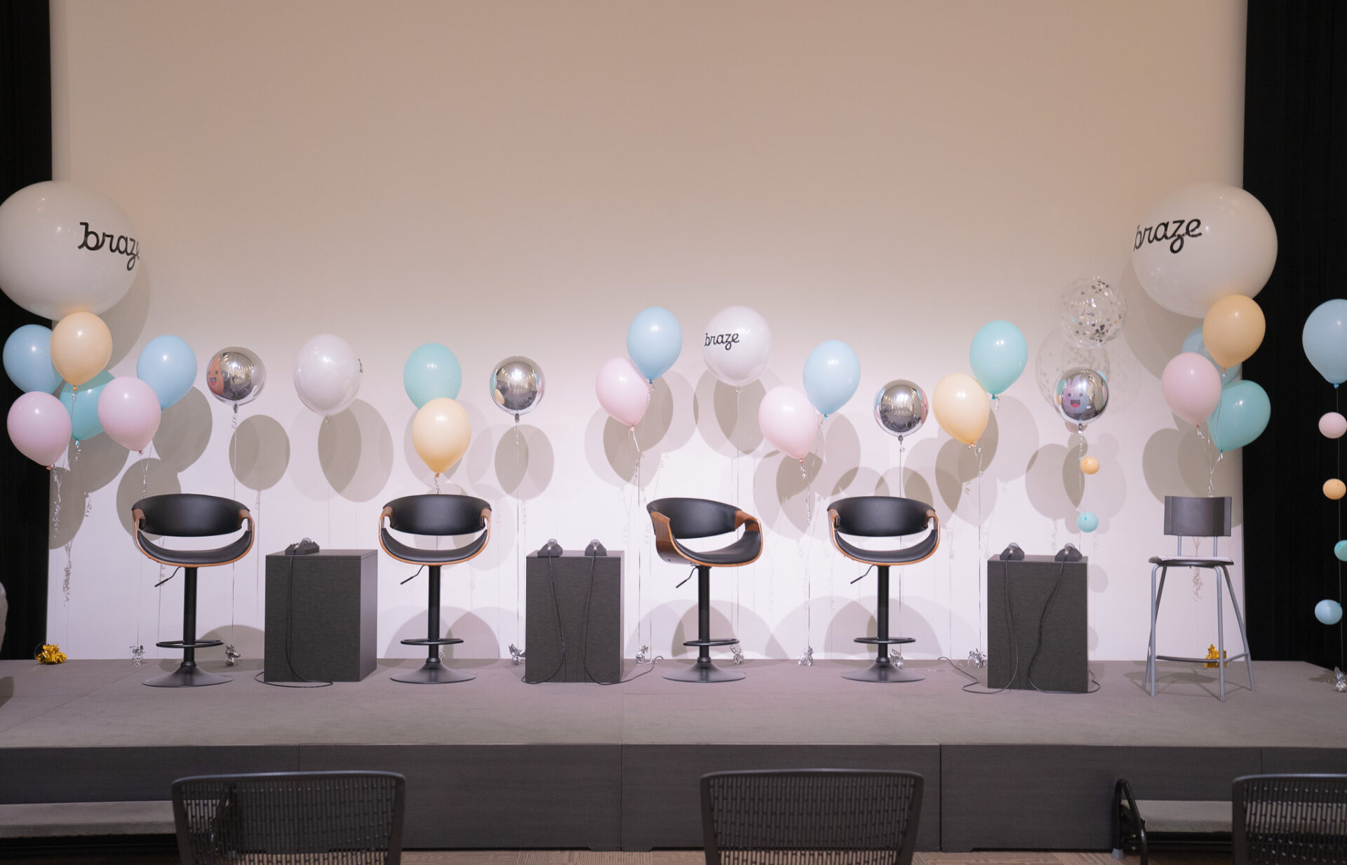 企業イベントステージ装飾