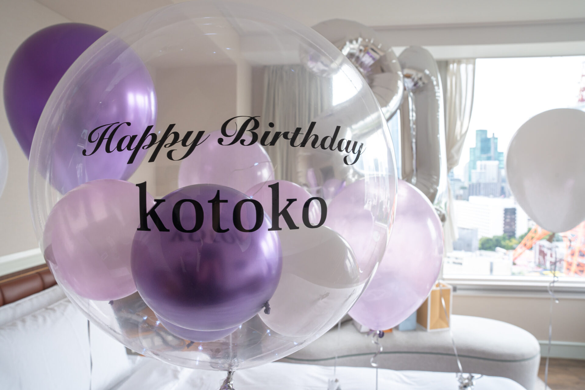 ホテルでバースデーサプライズ装飾