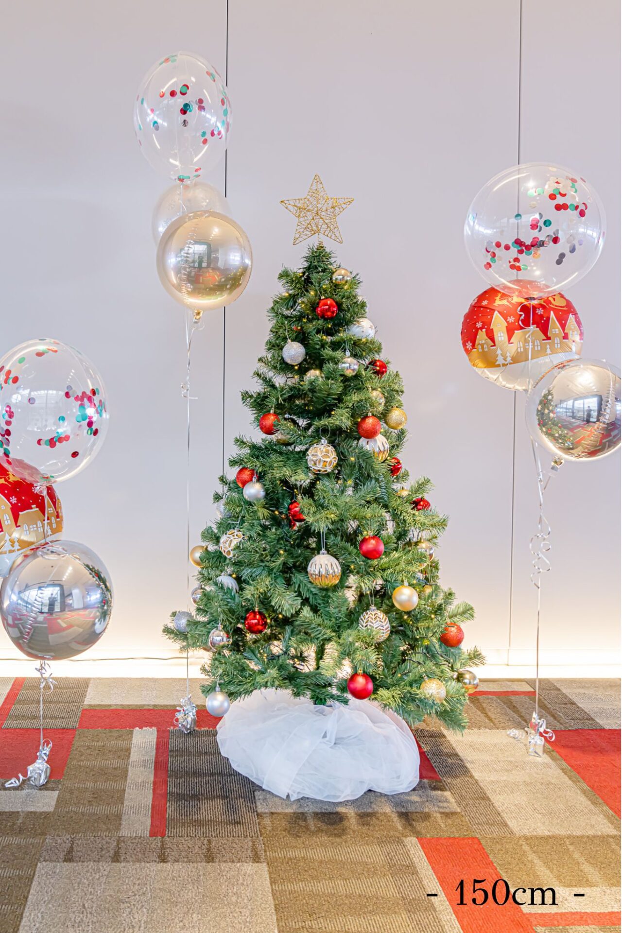 ホテルエントランスのクリスマス装飾