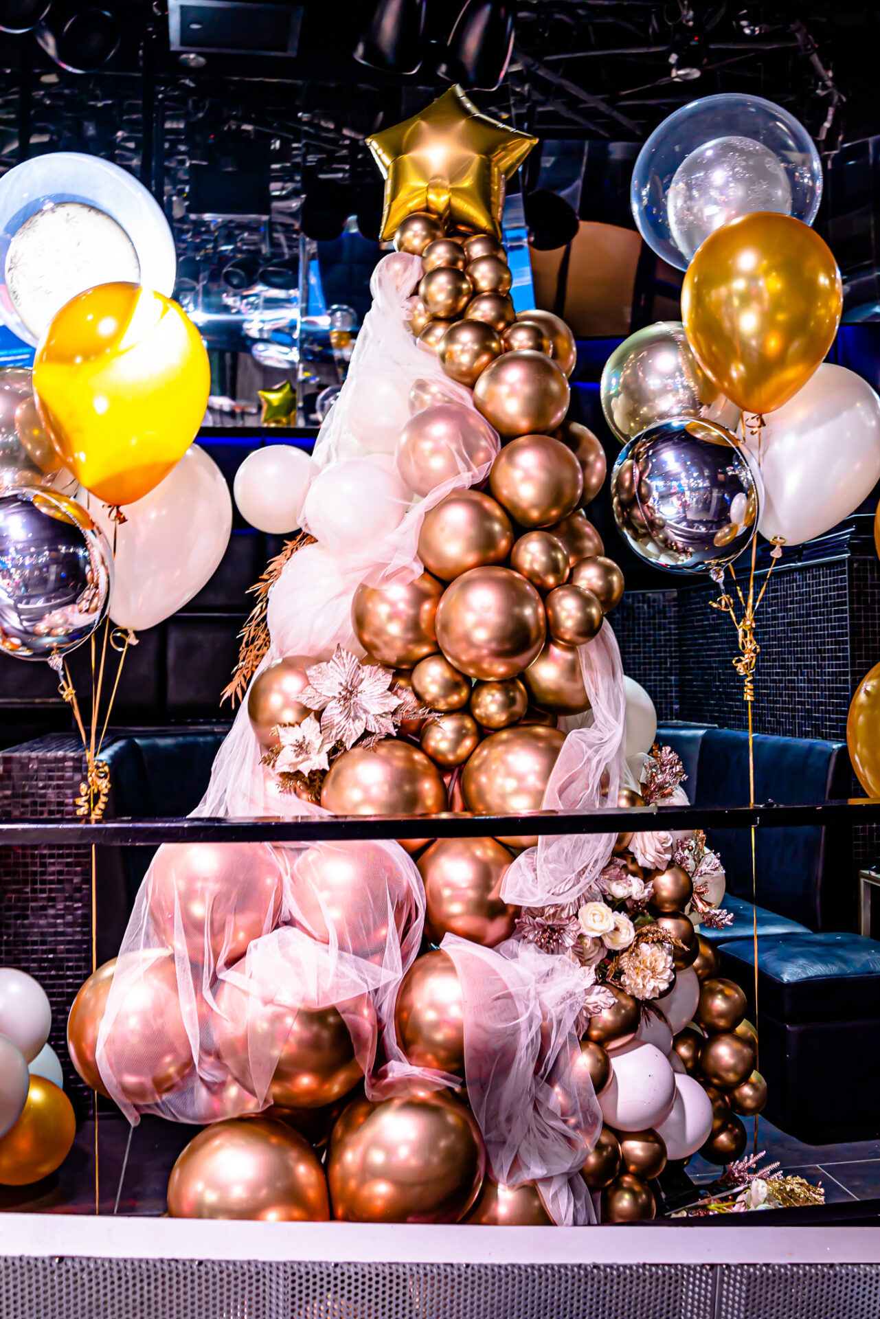 クラブでクリスマスパーティー装飾