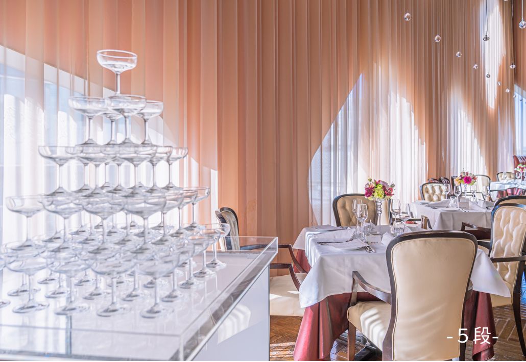 ウェディング会場で4角5段のシャンパンタワー装飾