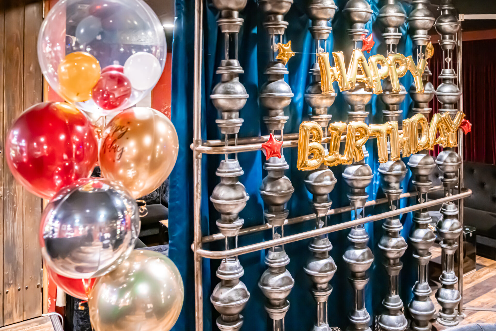 飲食店の誕生日お祝いバルーン装飾