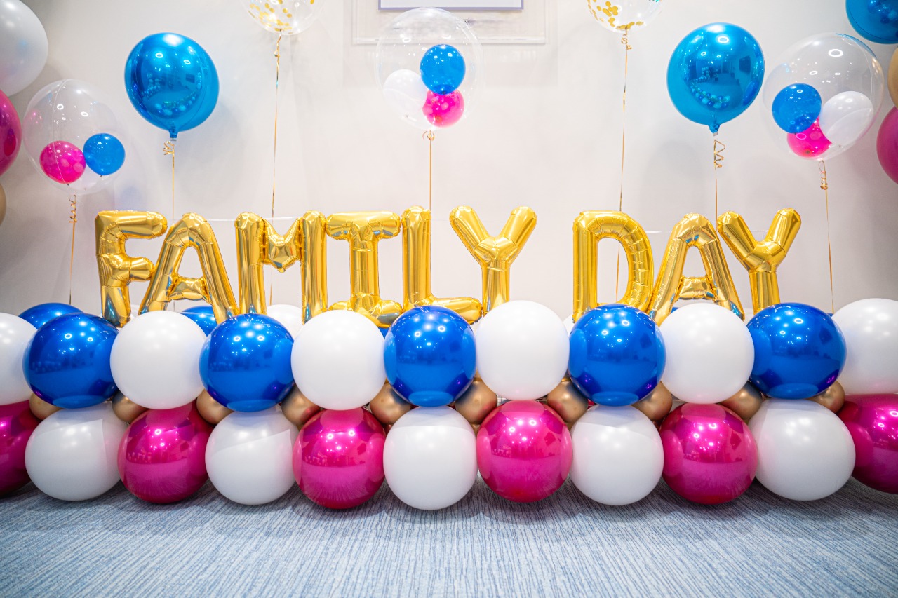 ファミリーデーのオブジェバルーン