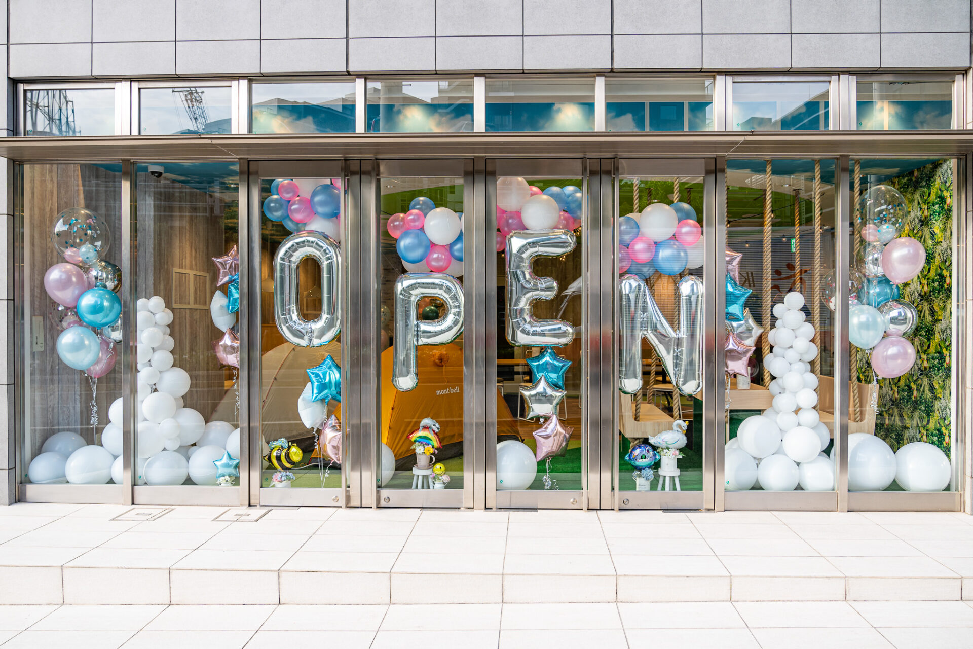 店舗のオープン記念バルーン装飾