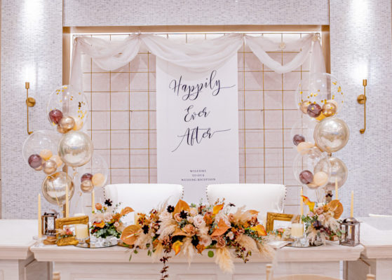 結婚式会場の高砂バルーン装飾