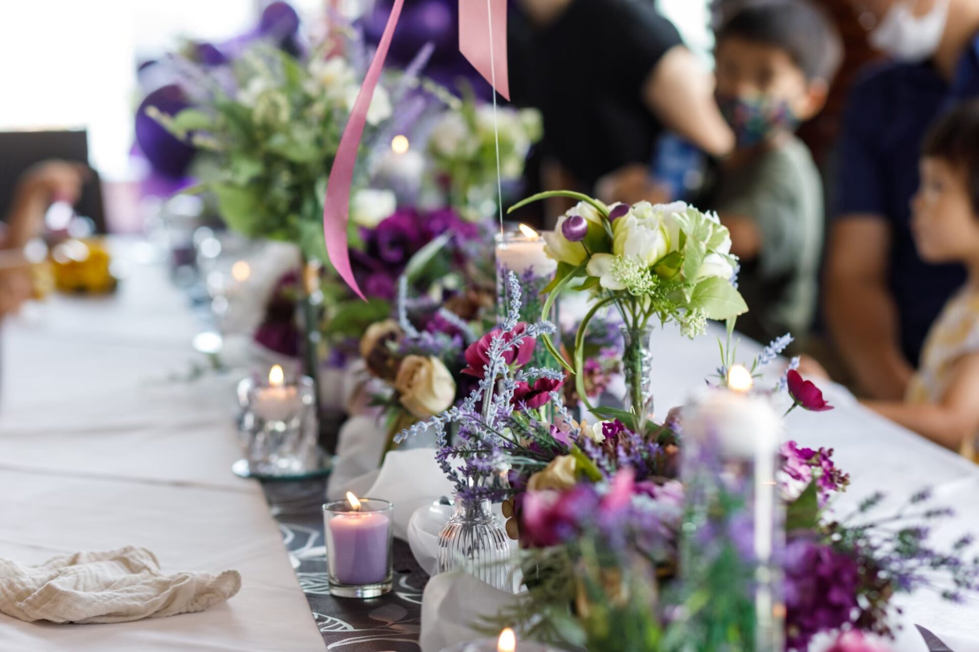 Table decoration with purple flowers as the main decoration at the celebration of old age.