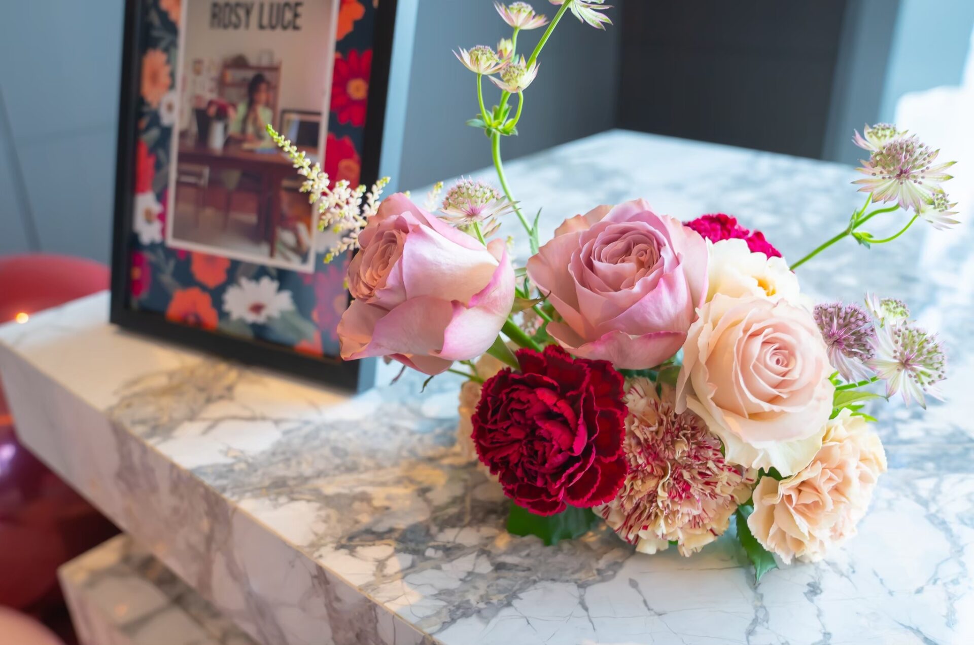 One point of floral decoration on the table