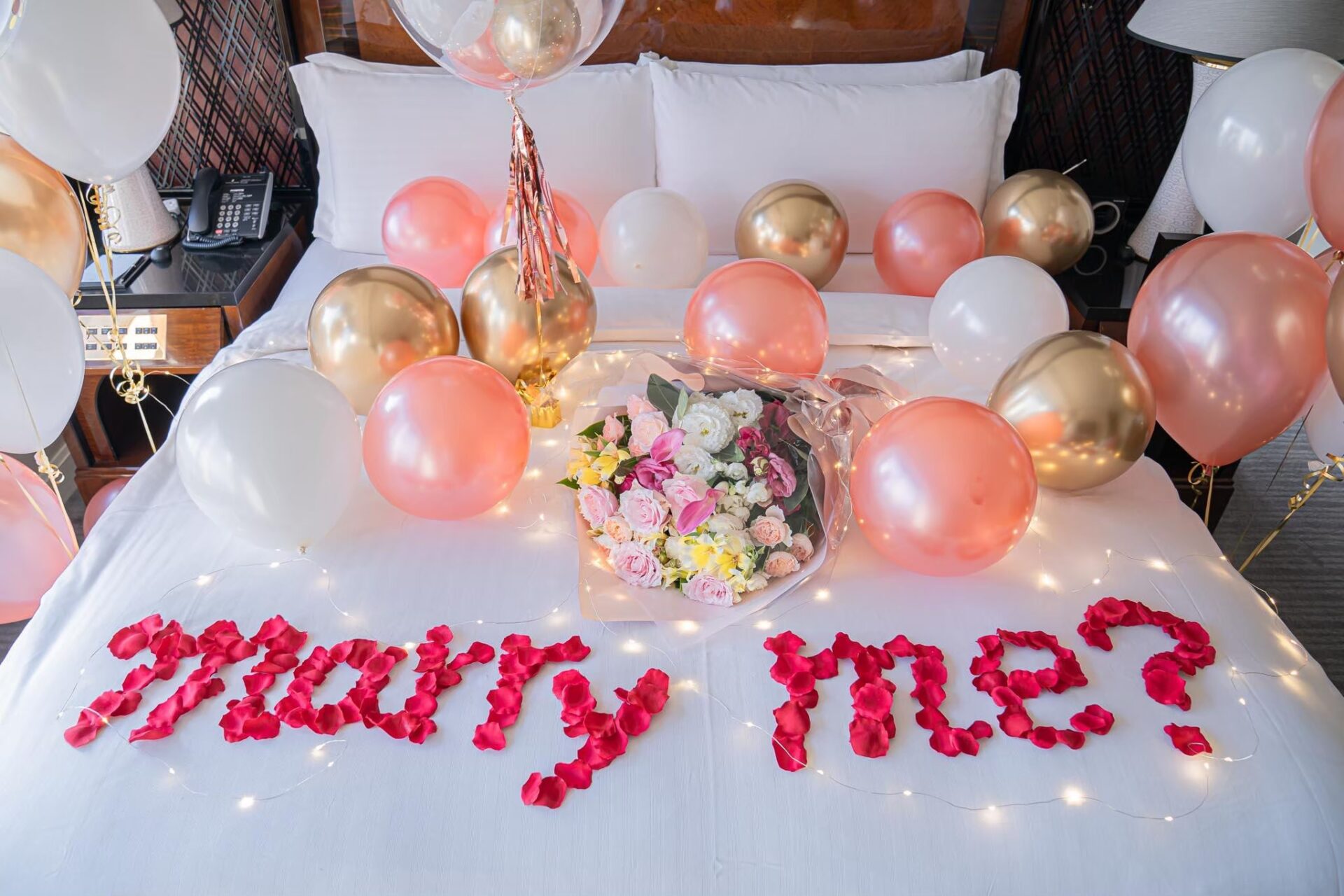 プロポーズの花びら・花束装飾