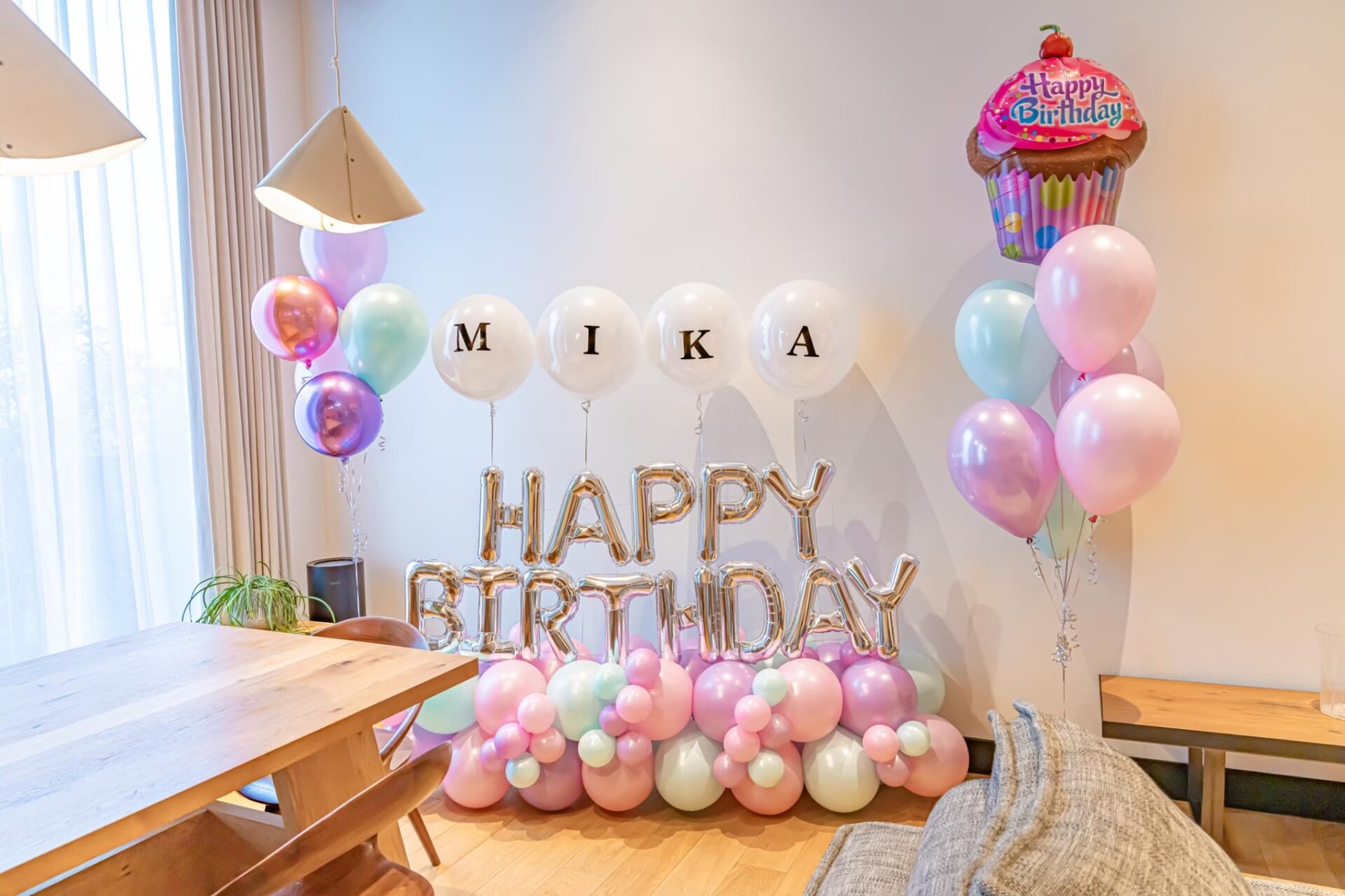 Birthday balloon decorations that can also be used as photo spots