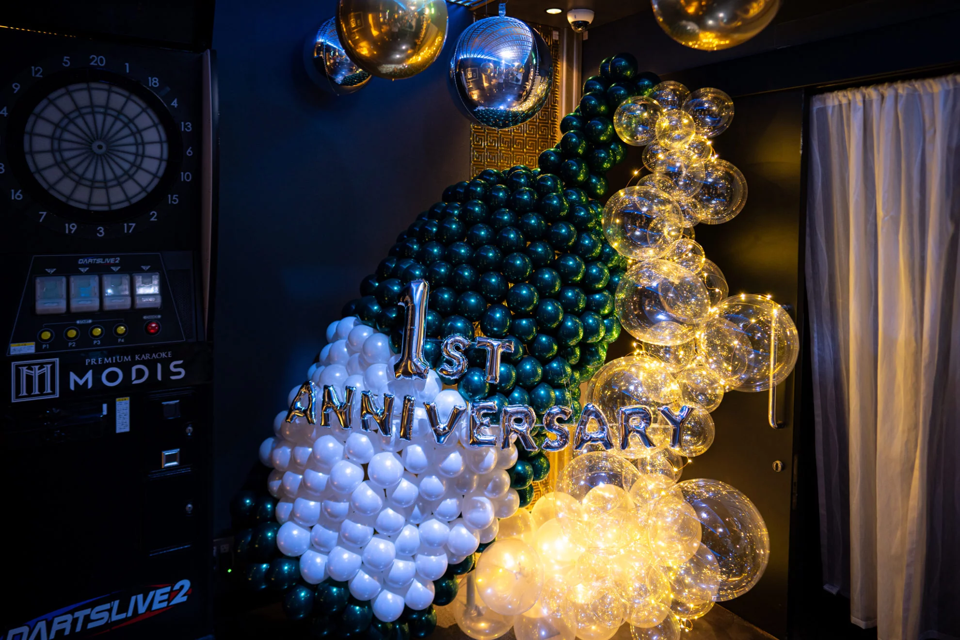 店舗の1周年お祝いディスプレイ装飾