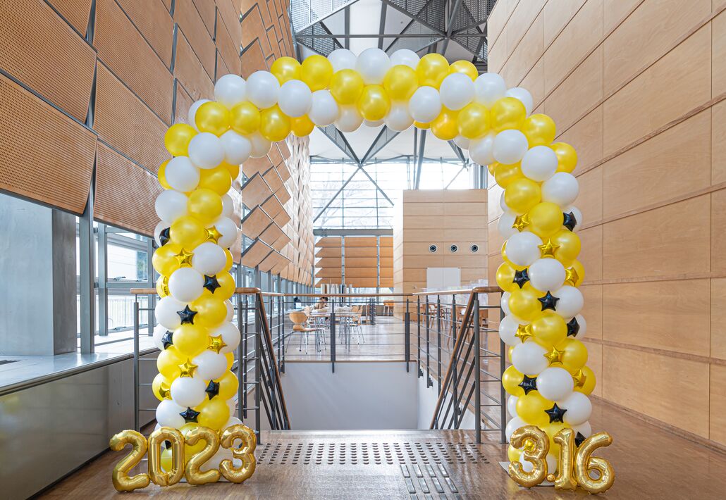 オフィスのアーチバルーン