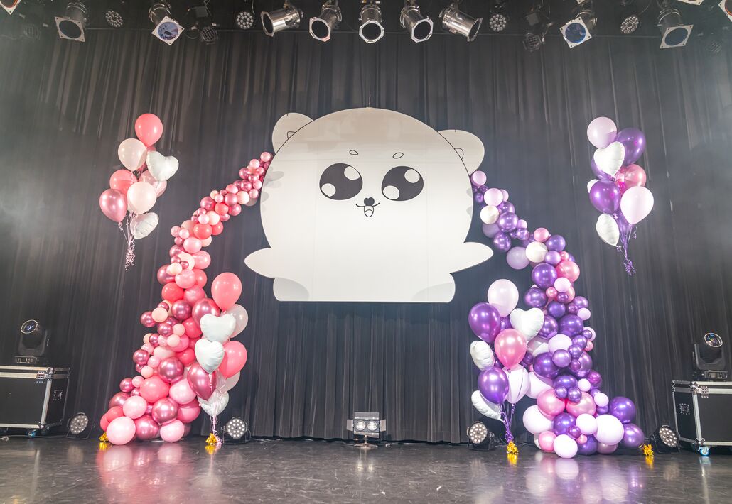 スタジオのアイドル生誕祭フォトスポット装飾