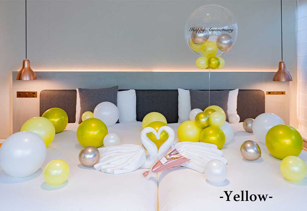 ホテルでカップル記念日装飾